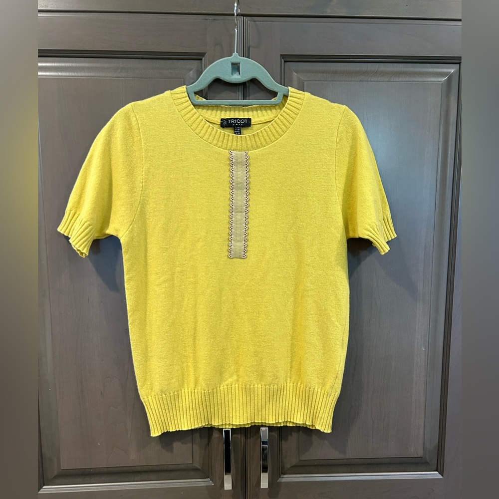 Tricot Chic Short Sleeve Sweater in Yellow, Size 6 (Small)